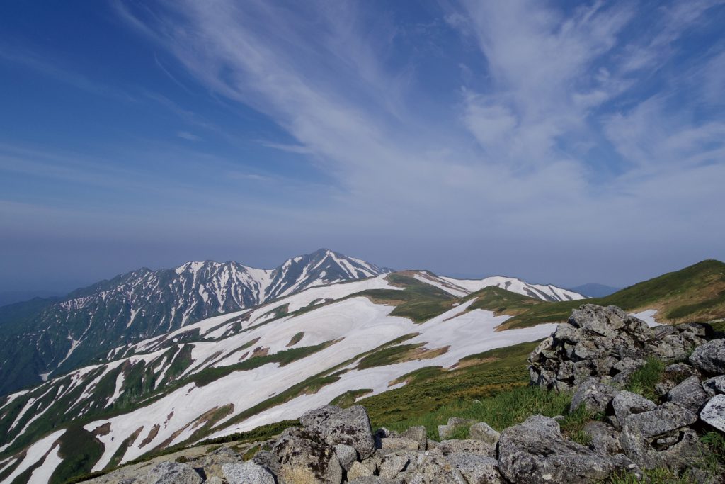 御前坂より大日岳を望む