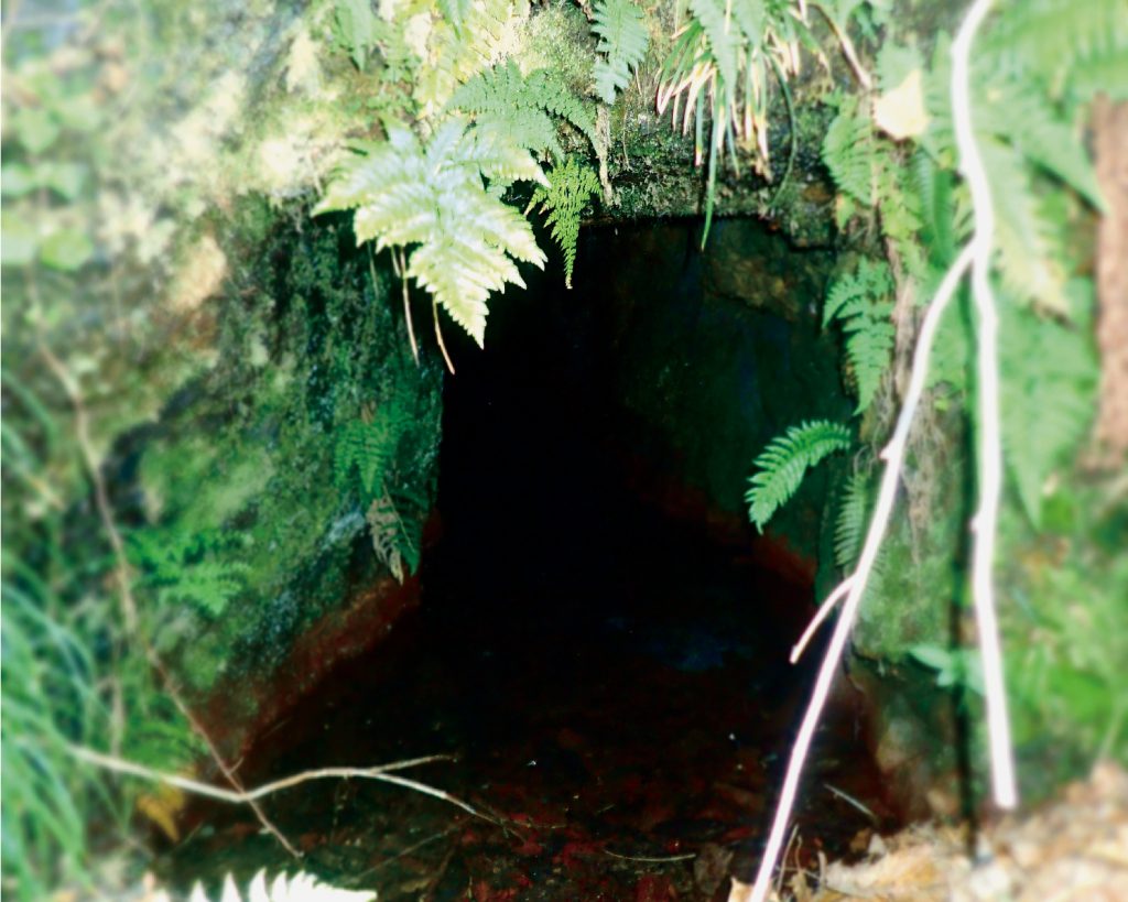 湯ノ沢鉱山跡